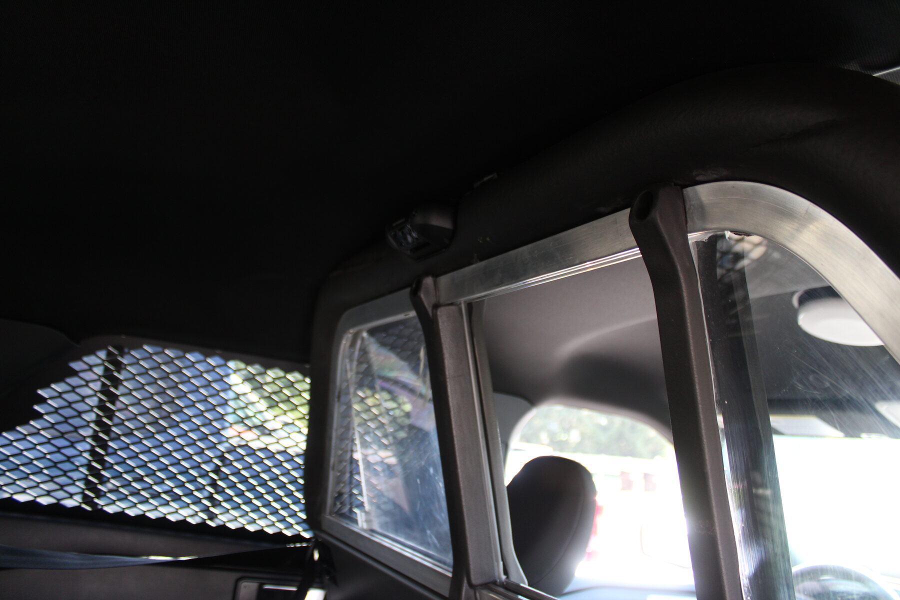 Partition window and cargo barrier