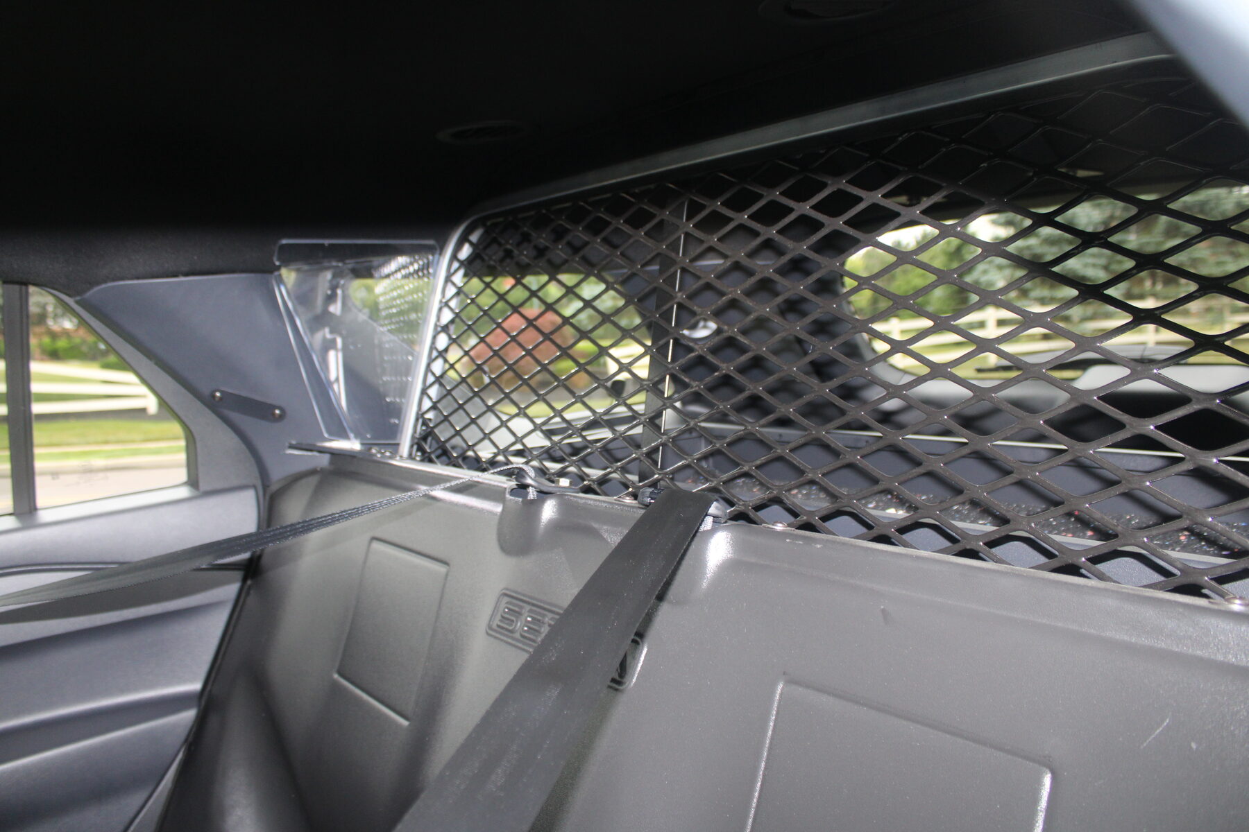 Setina partition and cargo barrier